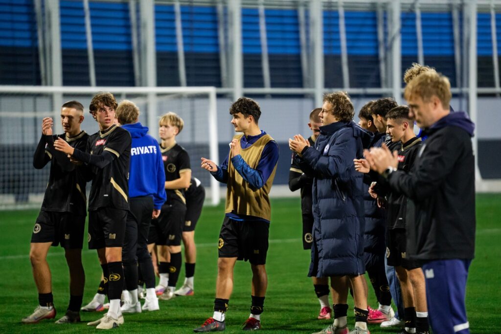 Zawodnicy Unii dziękują kibicom po meczu. 23 października 2026.